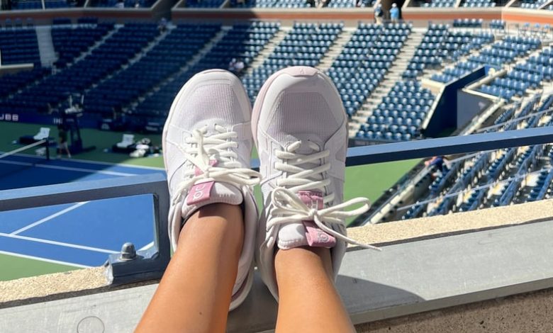 The On Roger Clubhouse Pro Shoes in lavender.