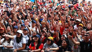 AUSTIN, TEXAS - OCTOBER 18: Fans enjoy the atmosphere at the fan stage prior to practice ahead of the F1 Grand Prix of United States at Circuit of The Americas on October 18, 2024 in Austin, Texas. (Photo by Peter Fox - Formula 1/Formula 1 via Getty Image